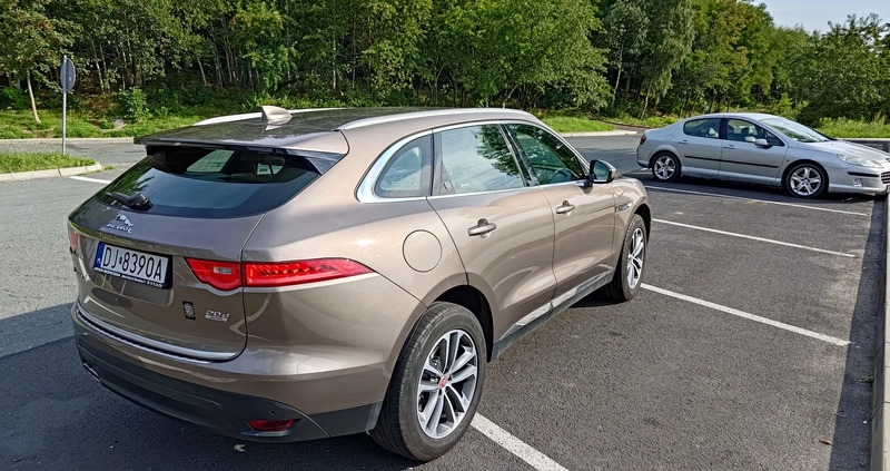 Jaguar F-Pace cena 115000 przebieg: 194500, rok produkcji 2017 z Góra małe 191